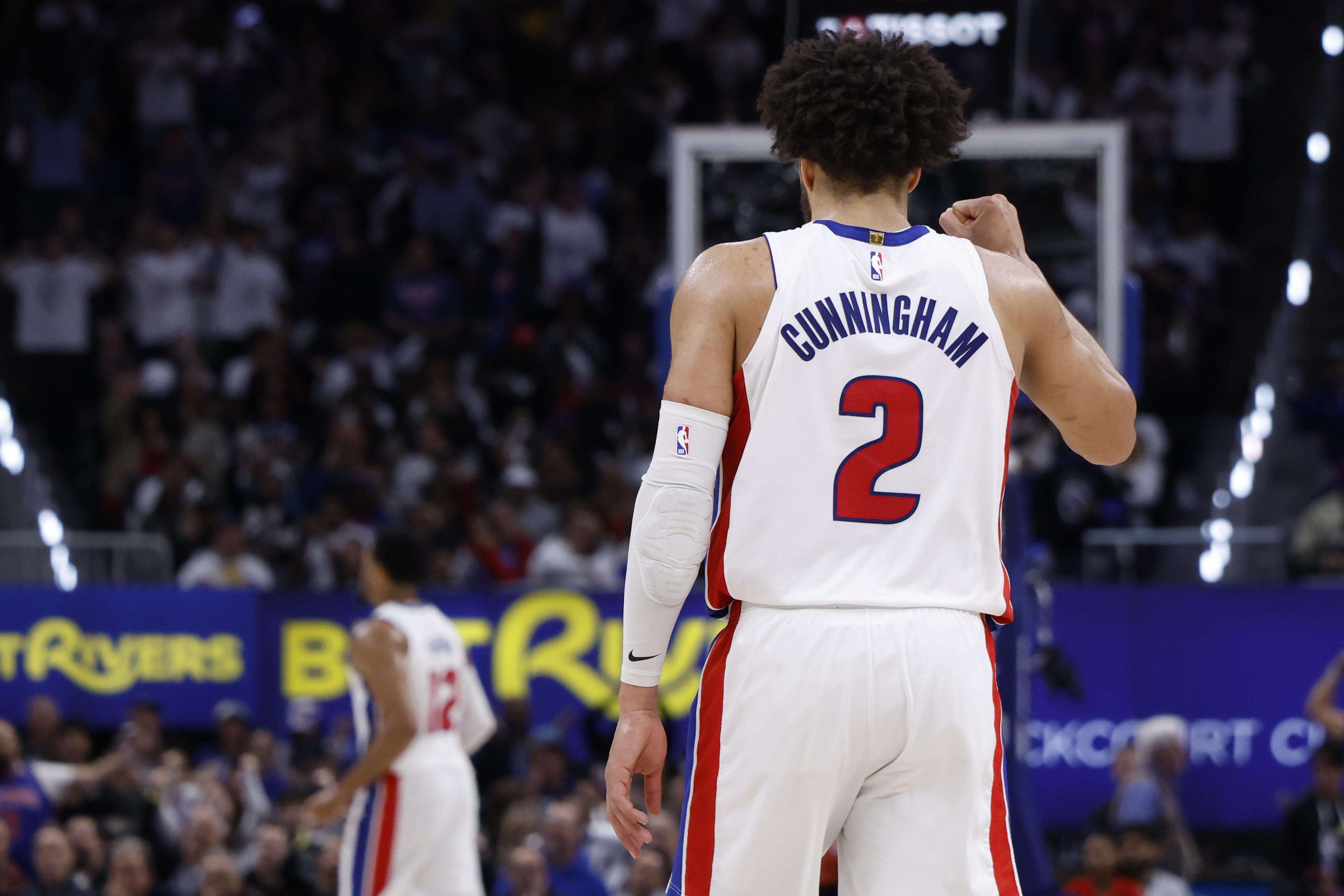 MK体育登录入口-NBA历史25岁前季后赛砍至少25分10助2帽球员：CC3次第一 韦德第二